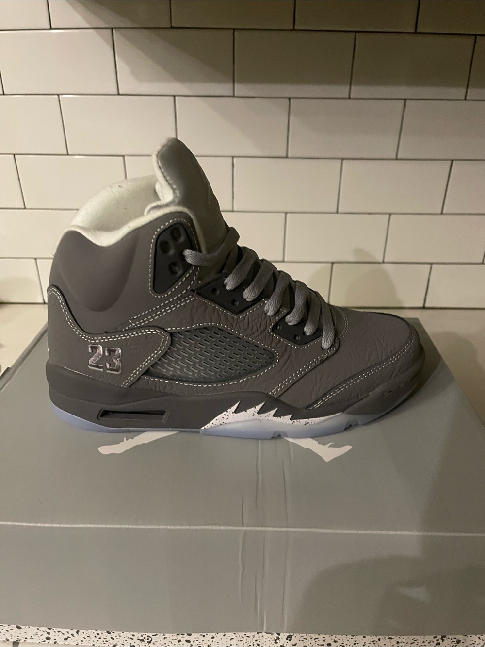 Mens Retro 5 Wolf Grey Size 6.5.